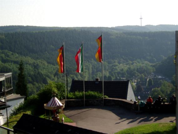 Blick von Schloß Burg über das Tal der Wupper