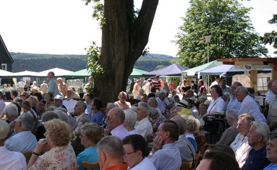 Der Schloßplatz während der LO-Kundgebung