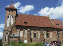 uerlich wieder in Takt: Kirche von Arnau. Foto: Janne Neumann