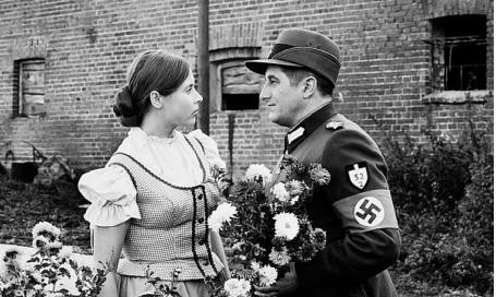 Szene aus „Wege übers Land“: Ursula Karusseit und Erik S. Klein - Bild: Archiv