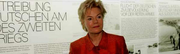 Erika Steinbach in der Ausstellung "Erzwungene Wege"