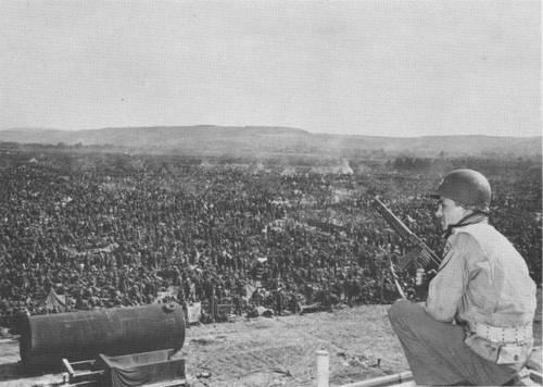 Rheinwiesenlager im April 1945: Fortschreitende charakterliche Deformierung der Deutschen Foto: Wikimedia/U.S.Army