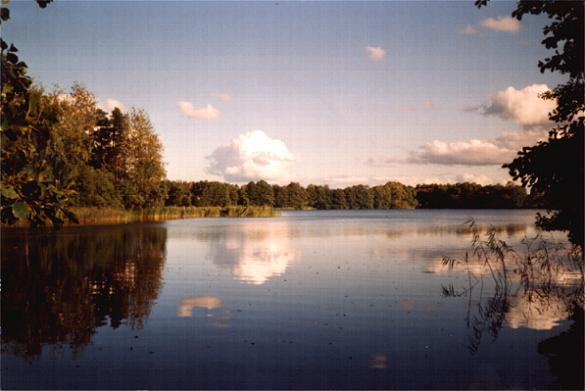 Feierabend-Stimmung am Gr. Kalgiener See bei Peitschendorf (Kr. Sensburg), September 1993. - (c) Herbert Soyka, Osnabrück.