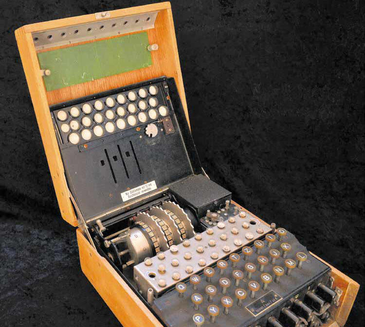 Eine Enigma der Marine fr den Einsatz an Bord: Eine sogenannte Enigma-M, Enigma M, Schlssel M oder Marine-Enigma