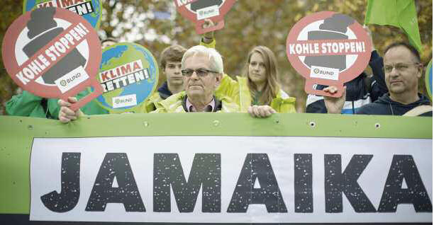 Druck von der Basis: Klima-Aktivisten demonstrieren in Berlin gegen mgliche Kompromisse fr Jamaika Bild: Imago