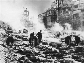 Dresden nach den Angriffen: Eine Stadt voller Leichen und Trümmer - Bild: Getty