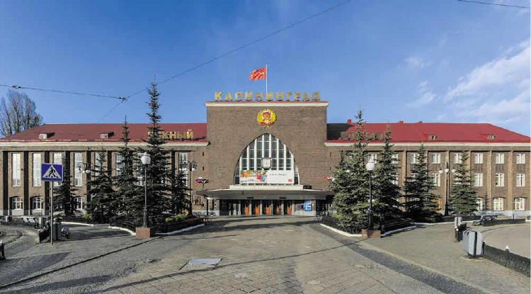 Russland ist lngst nicht mehr sozialistisch, aber der Name Kaliningrad zu Ehren des Stalinisten Michail Kalinin und das alte Hoheitszeichen aus der Sowjetzeit, in der das Gebiet annektiert wurde, prangen immer noch am Haupteingang: Knigsbergs ehemaliger Hauptbahnhof